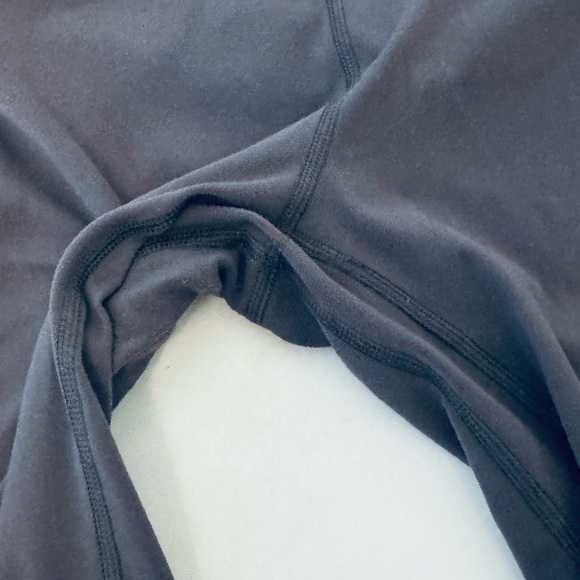 HeyNuts Essential Yoga Capris Leggings in Black - Picture 6 of 12